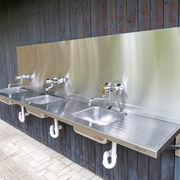Sp&uuml;lbecken am Sanit&auml;rhaus im Hafencamp, Foto: Rico Schwarze - Gl&uuml;cksfoto GbR