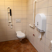 Barrierefreie Toilette im Hafencamp, Foto: Rico Schwarze - Gl&uuml;cksfoto GbR