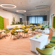 Lockere Bestuhlung in der S&uuml;dseelounge, Foto: LSB